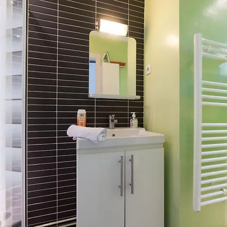 Pied-a-terre Near Bastille & Voltaire 11th Daire